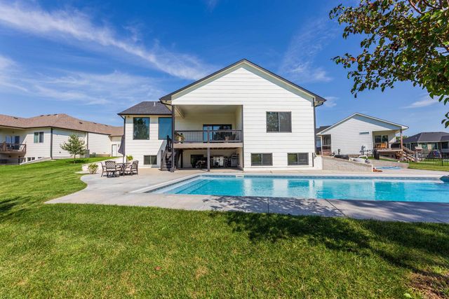 5817 N Edwards Ct, Wichita, KS 67204