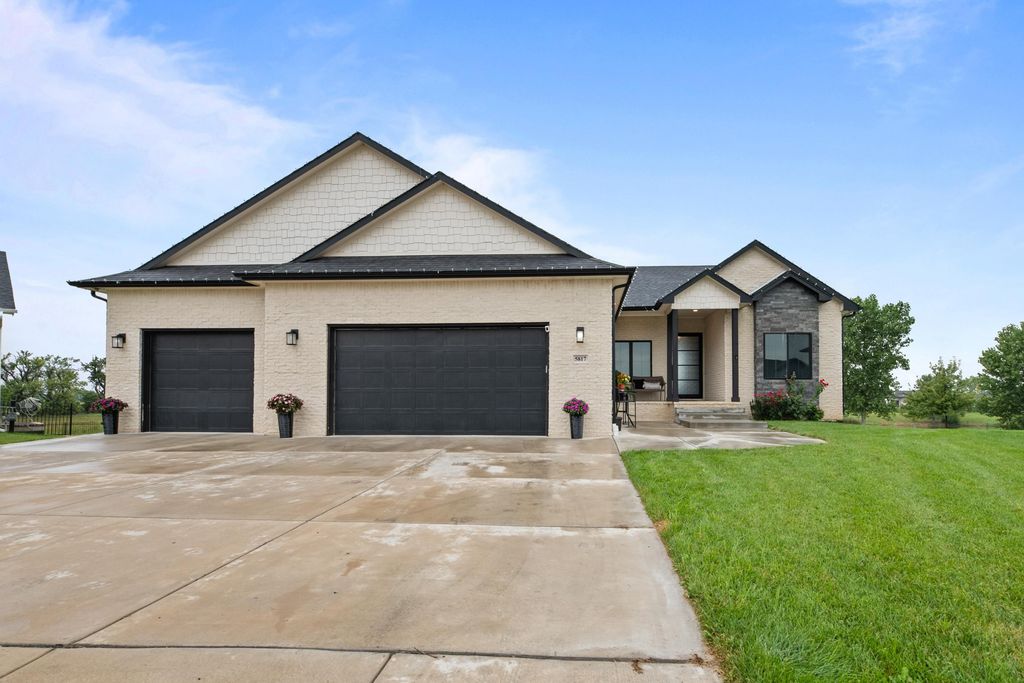 5817 N Edwards Ct, Wichita, KS 67204