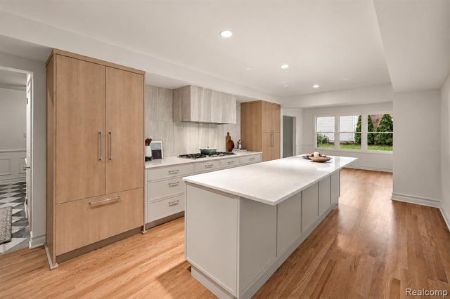 5600 Woodwind Drive, Bloomfield Hills, MI 48301
