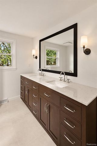 5600 Woodwind Drive, Bloomfield Hills, MI 48301