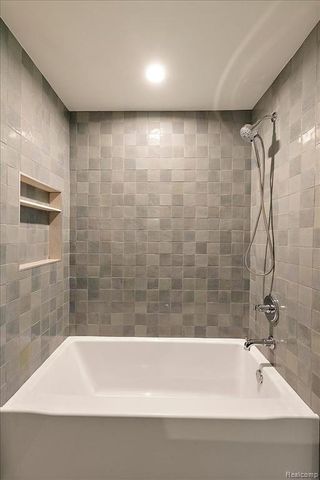 5600 Woodwind Drive, Bloomfield Hills, MI 48301