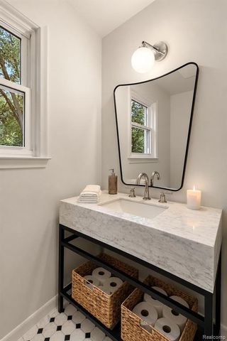 5600 Woodwind Drive, Bloomfield Hills, MI 48301