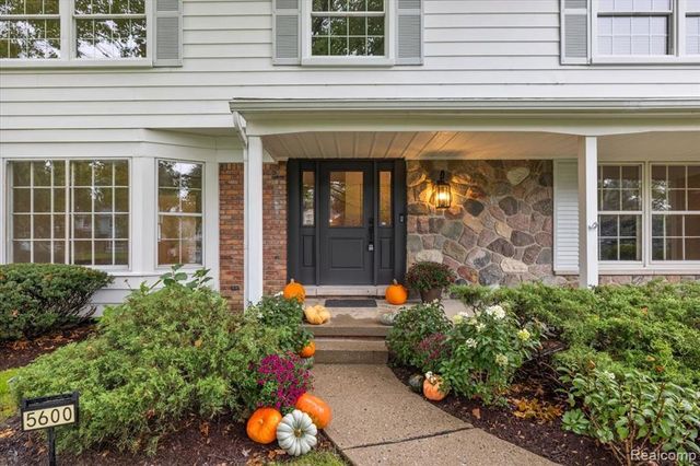 5600 Woodwind Drive, Bloomfield Hills, MI 48301