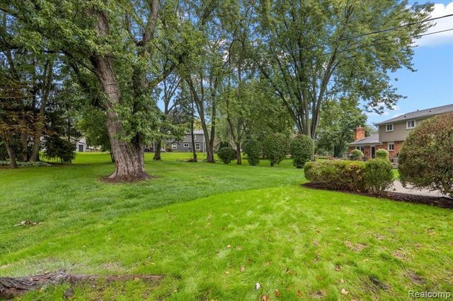 5600 Woodwind Drive, Bloomfield Hills, MI 48301