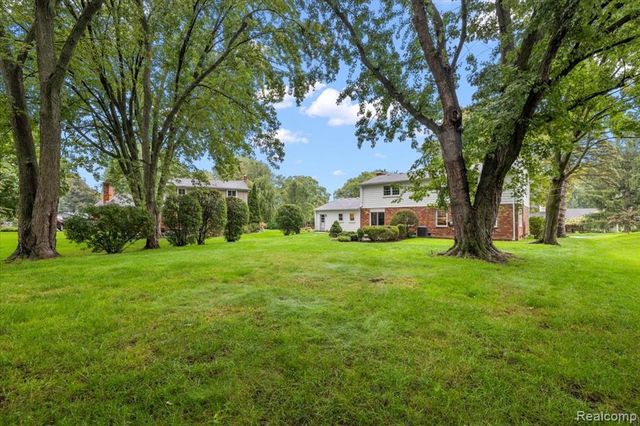 5600 Woodwind Drive, Bloomfield Hills, MI 48301