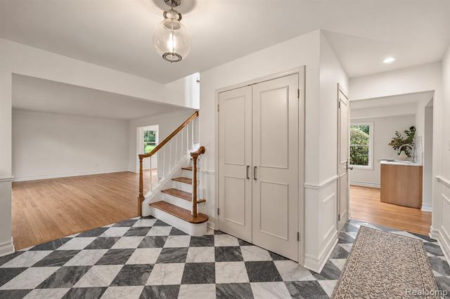 5600 Woodwind Drive, Bloomfield Hills, MI 48301