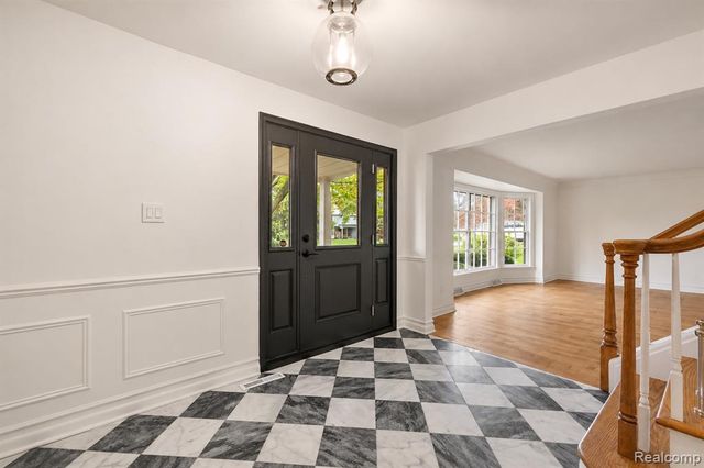 5600 Woodwind Drive, Bloomfield Hills, MI 48301
