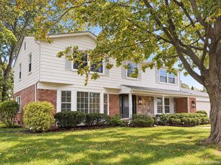 5600 Woodwind Drive, Bloomfield Hills, MI 48301