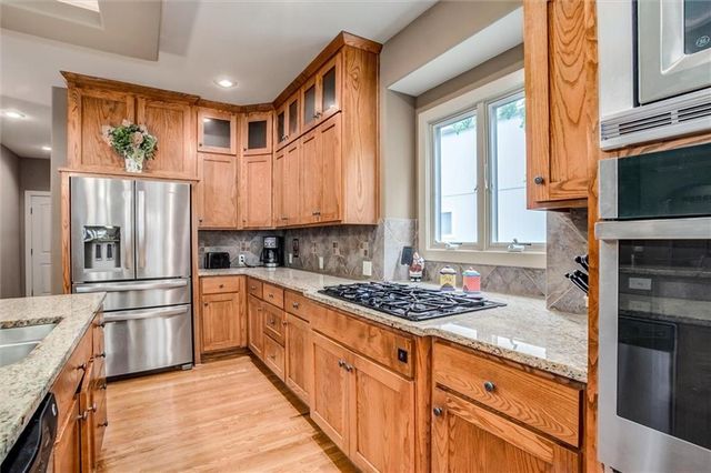9111 W 157th Terrace, Overland Park, KS 66221