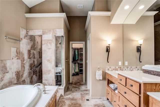 9111 W 157th Terrace, Overland Park, KS 66221