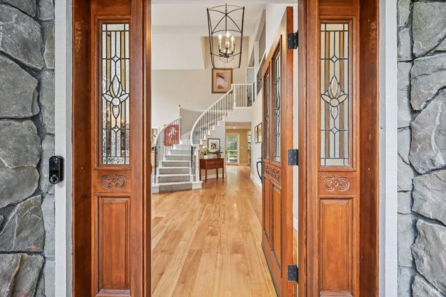 5146 Vista Grande Dr, Santa Rosa, CA 95403