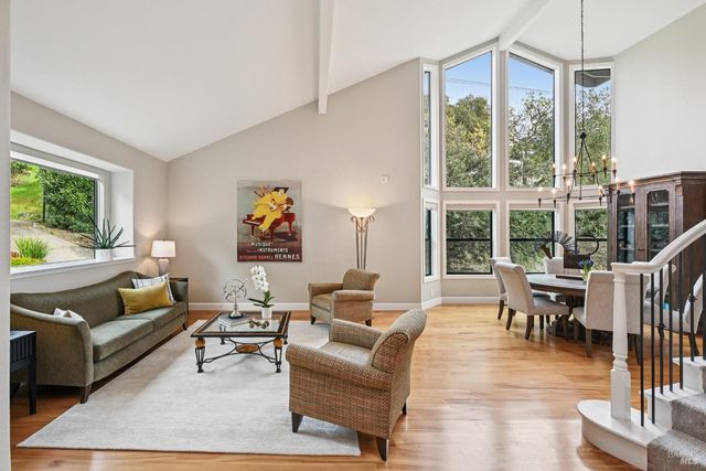 5146 Vista Grande Dr, Santa Rosa, CA 95403