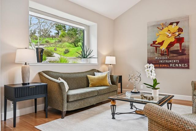 5146 Vista Grande Dr, Santa Rosa, CA 95403