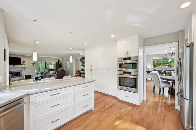 5146 Vista Grande Dr, Santa Rosa, CA 95403