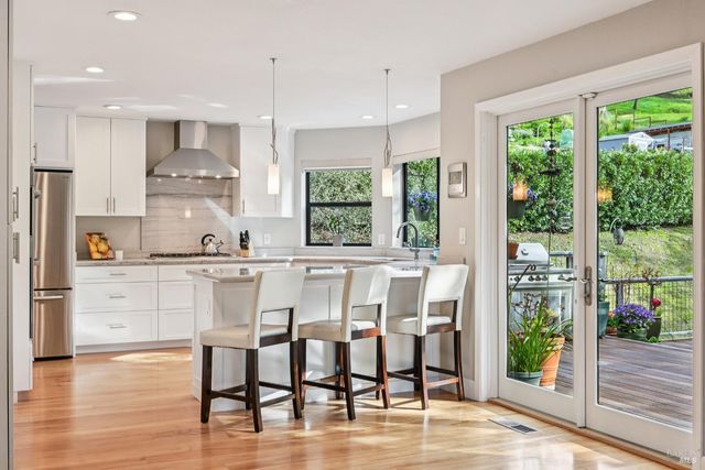 5146 Vista Grande Dr, Santa Rosa, CA 95403