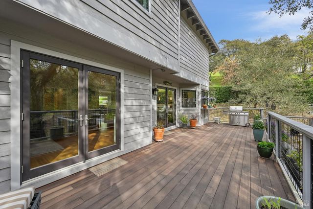 5146 Vista Grande Dr, Santa Rosa, CA 95403