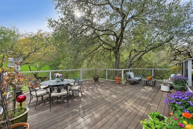 5146 Vista Grande Dr, Santa Rosa, CA 95403