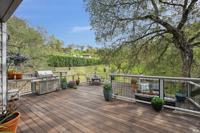 5146 Vista Grande Dr, Santa Rosa, CA 95403