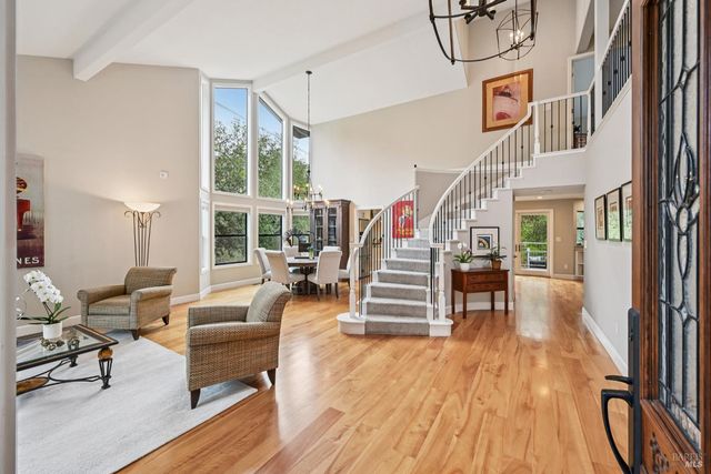 5146 Vista Grande Dr, Santa Rosa, CA 95403