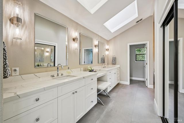 5146 Vista Grande Dr, Santa Rosa, CA 95403