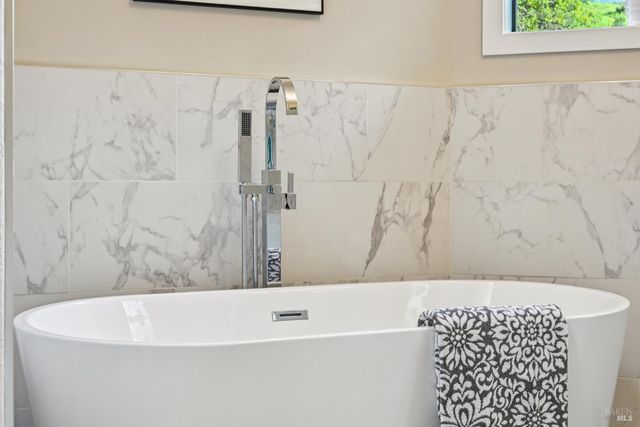 5146 Vista Grande Dr, Santa Rosa, CA 95403