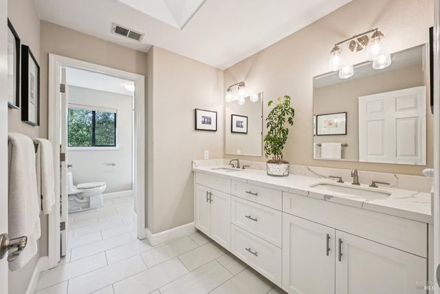 5146 Vista Grande Dr, Santa Rosa, CA 95403