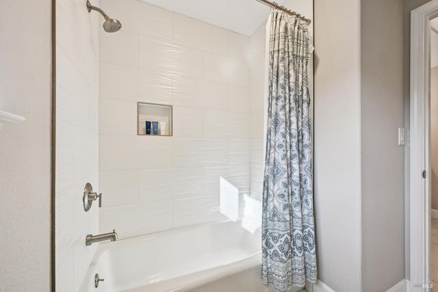 5146 Vista Grande Dr, Santa Rosa, CA 95403