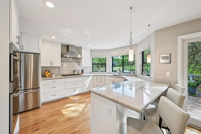 5146 Vista Grande Dr, Santa Rosa, CA 95403