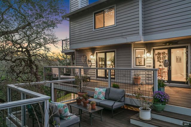 5146 Vista Grande Dr, Santa Rosa, CA 95403