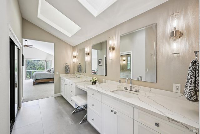 5146 Vista Grande Dr, Santa Rosa, CA 95403