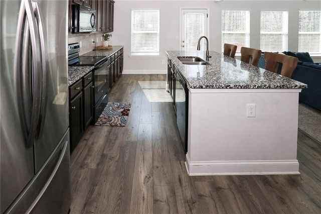 154 Laurel Cove Drive, Hoschton, GA 30548