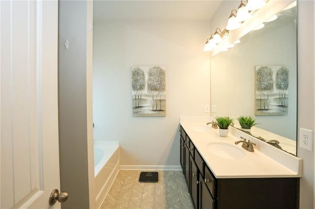 154 Laurel Cove Drive, Hoschton, GA 30548