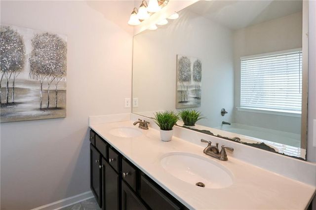 154 Laurel Cove Drive, Hoschton, GA 30548