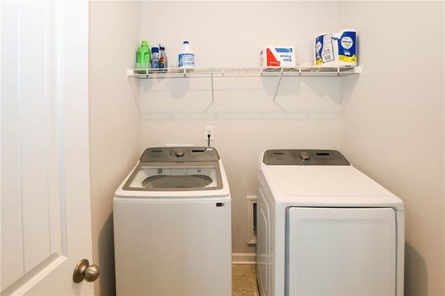 154 Laurel Cove Drive, Hoschton, GA 30548