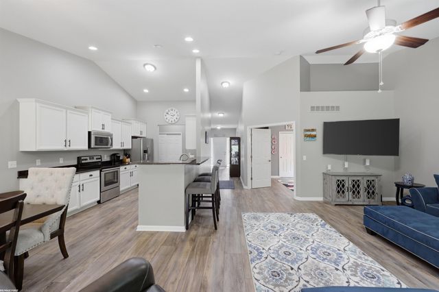 40478 Oakbrook Drive, Sterling Heights, MI 48310