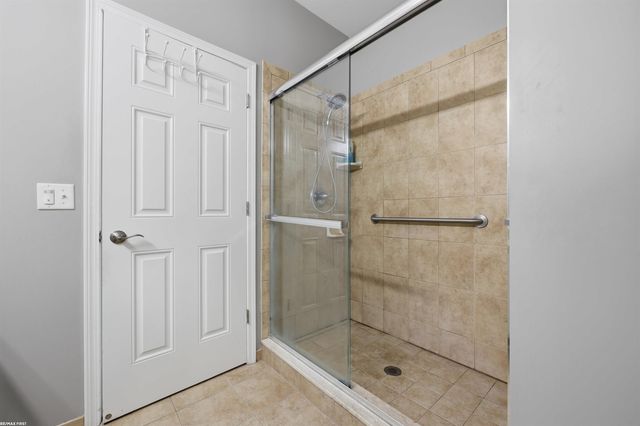 40478 Oakbrook Drive, Sterling Heights, MI 48310