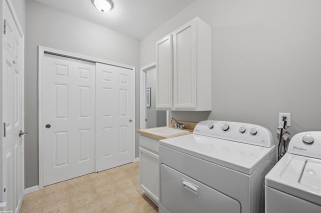40478 Oakbrook Drive, Sterling Heights, MI 48310