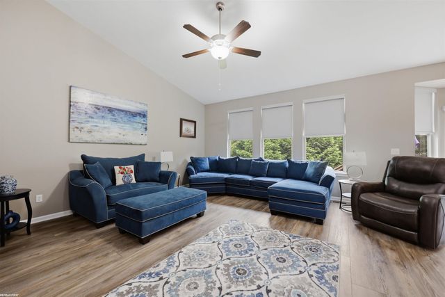 40478 Oakbrook Drive, Sterling Heights, MI 48310