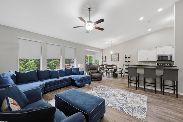 40478 Oakbrook Drive, Sterling Heights, MI 48310
