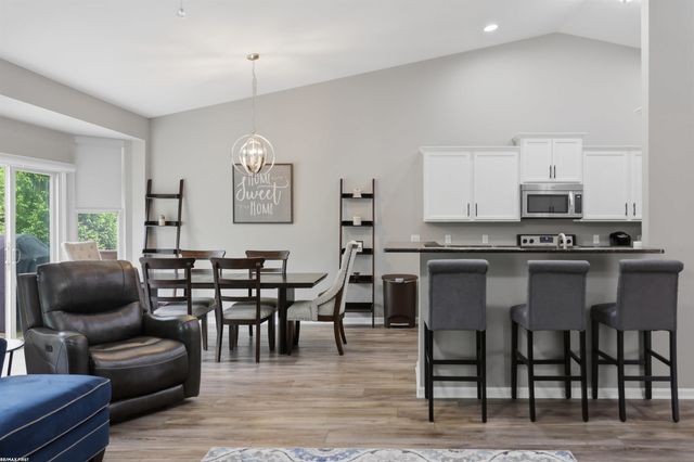 40478 Oakbrook Drive, Sterling Heights, MI 48310