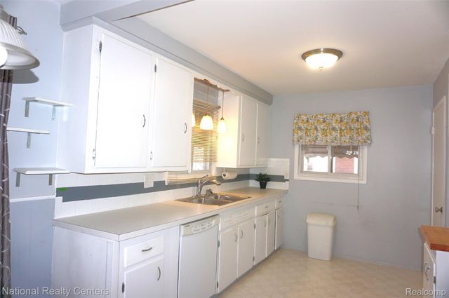 32547 Avondale Street, Westland, MI 48186