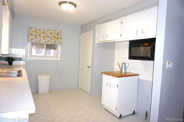 32547 Avondale Street, Westland, MI 48186