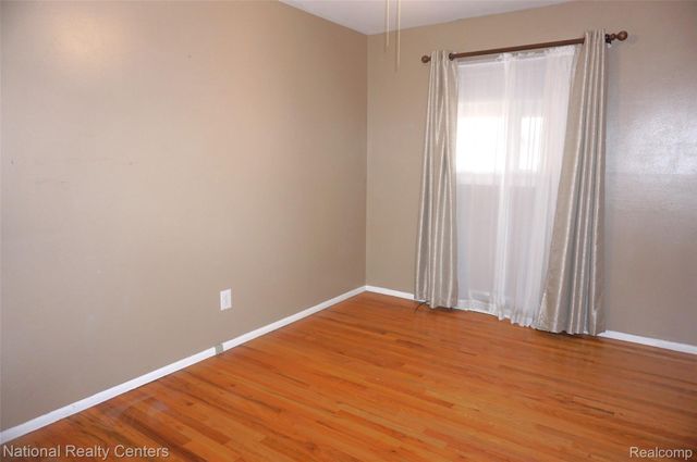 32547 Avondale Street, Westland, MI 48186