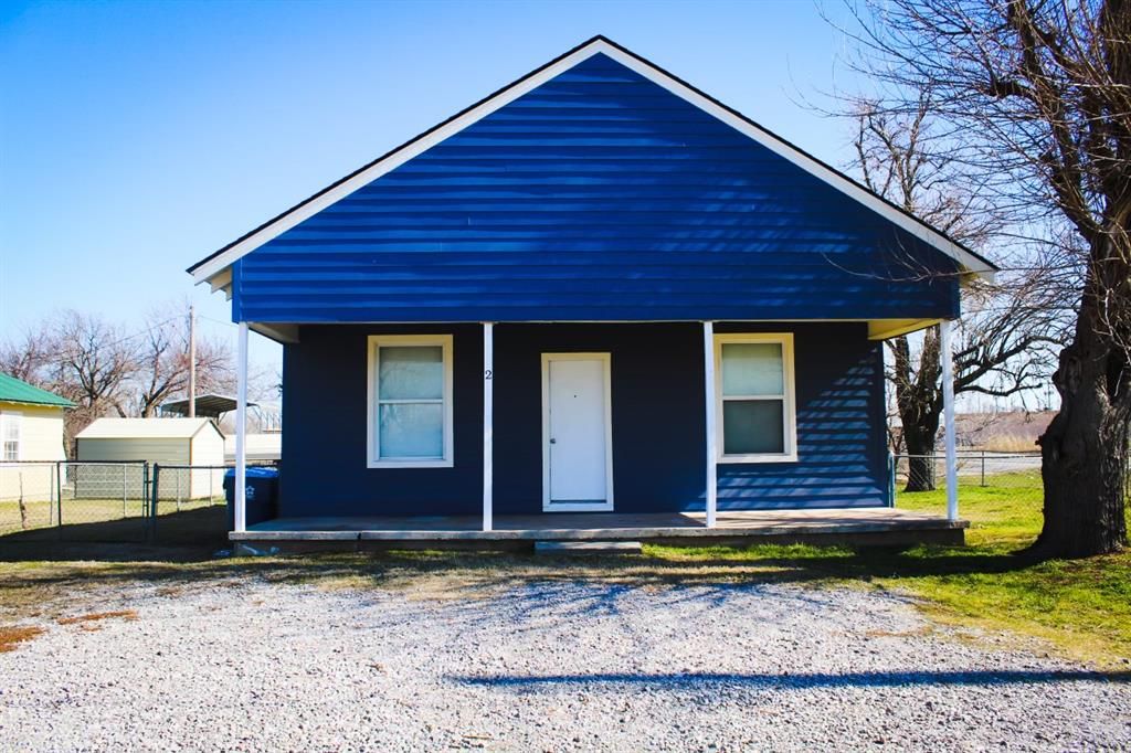 2 NW 6th Street, Tuttle, OK 73089