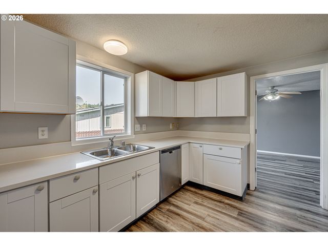 1945 BLACKTAIL Ln, Woodland, WA 98674