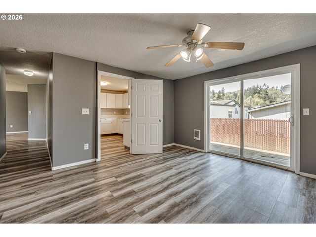 1945 BLACKTAIL Ln, Woodland, WA 98674