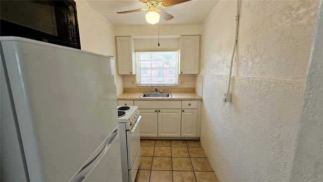 15 N MANGO STREET W, Englewood, FL 34223