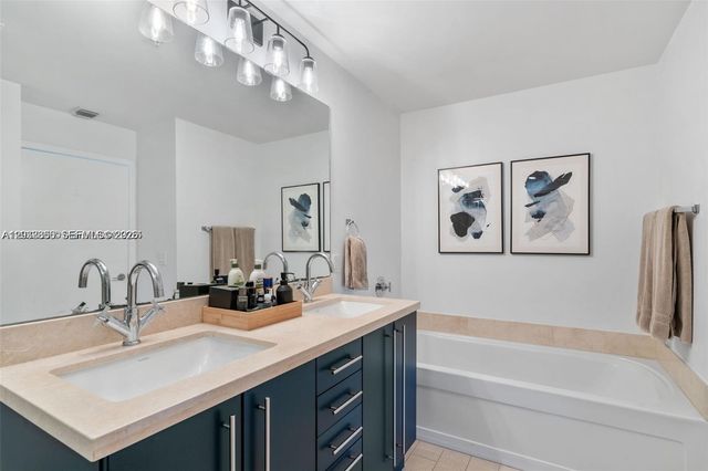79 SW 12th St 2204-S, Miami, FL 33130