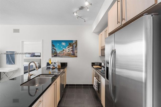 79 SW 12th St 2204-S, Miami, FL 33130