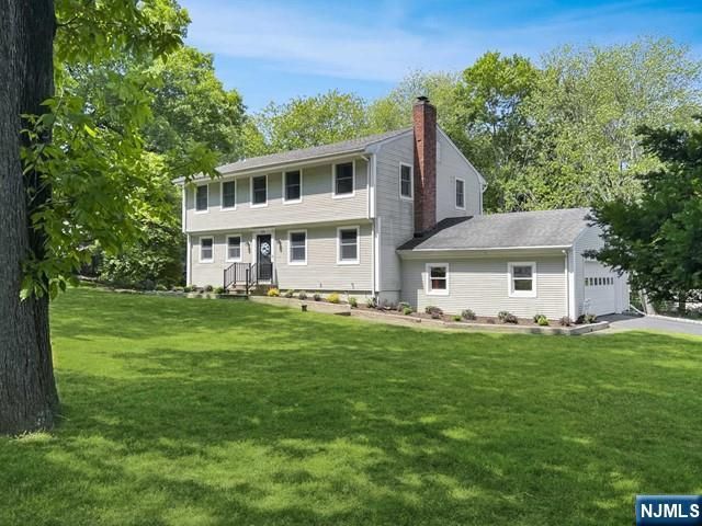 204 Deerfield Lane, Franklin Lakes, NJ 07417
